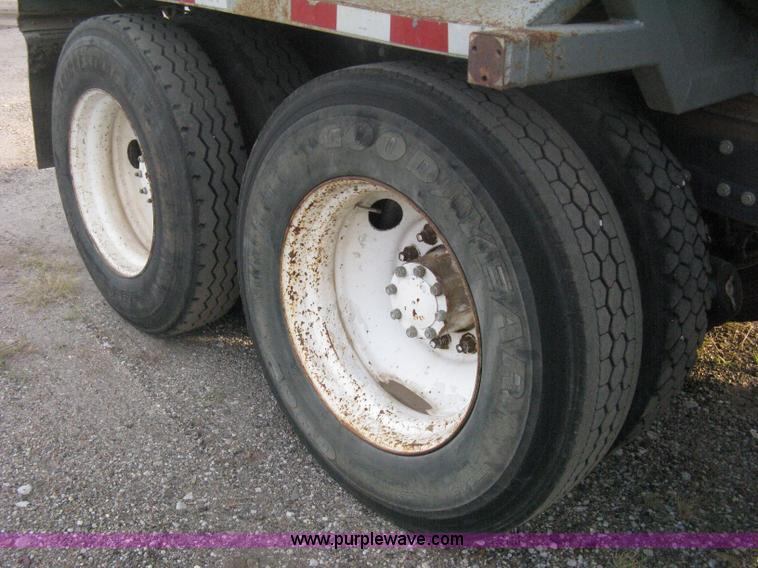 image for item H6442 1985 Mack R686ST barrel dump truck