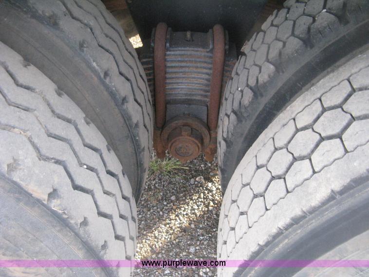 image for item H6442 1985 Mack R686ST barrel dump truck