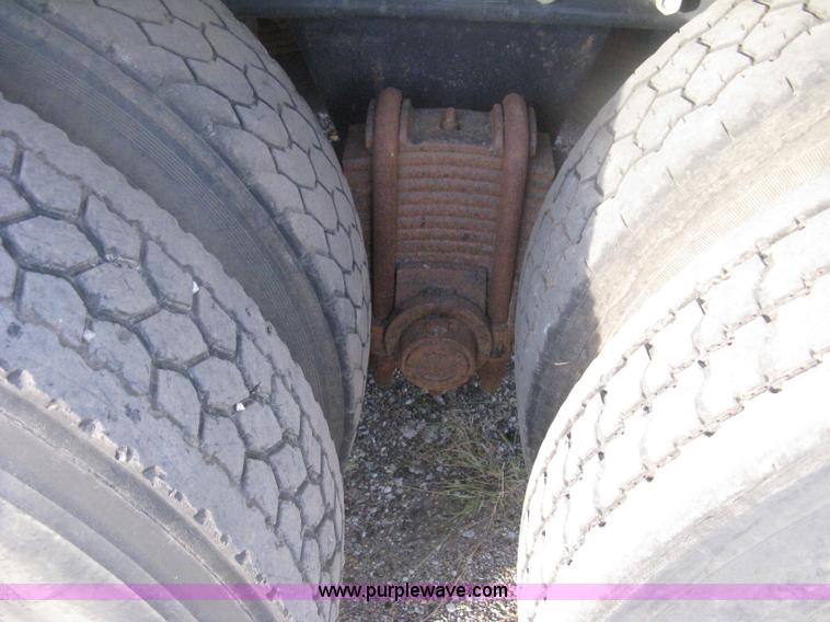 image for item H6442 1985 Mack R686ST barrel dump truck