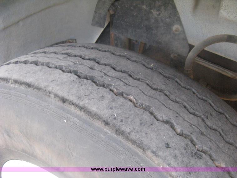 image for item H6442 1985 Mack R686ST barrel dump truck