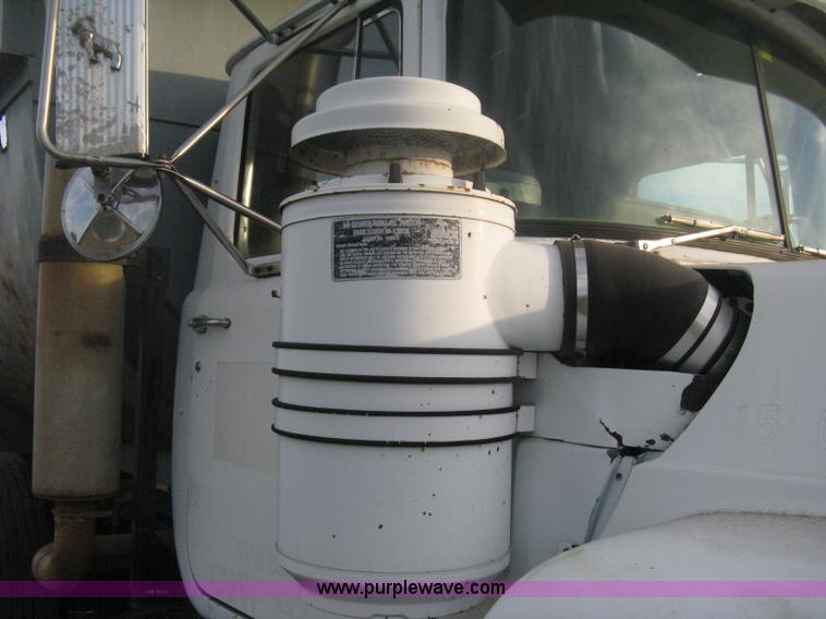 image for item H6442 1985 Mack R686ST barrel dump truck