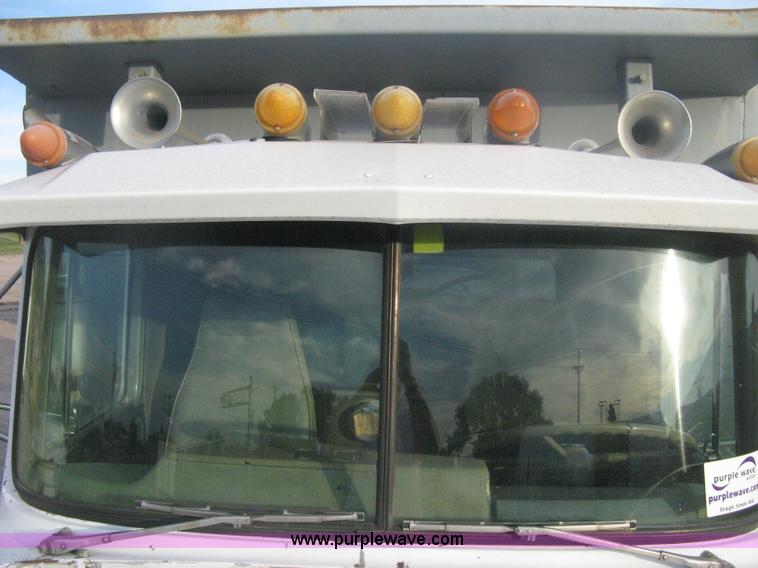 image for item H6442 1985 Mack R686ST barrel dump truck