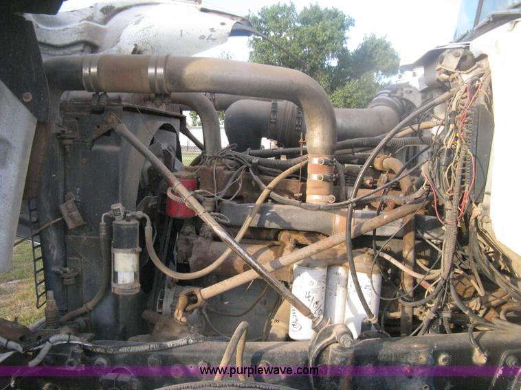 image for item H6442 1985 Mack R686ST barrel dump truck