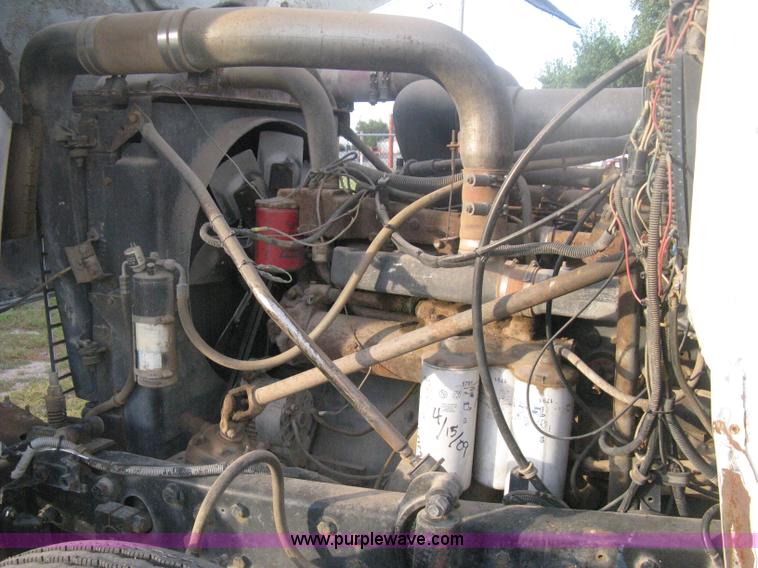 image for item H6442 1985 Mack R686ST barrel dump truck