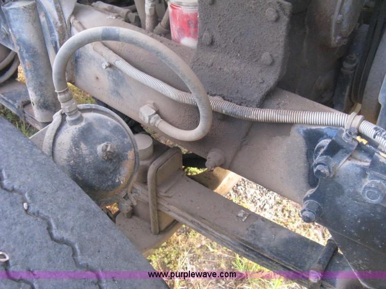 image for item H6442 1985 Mack R686ST barrel dump truck