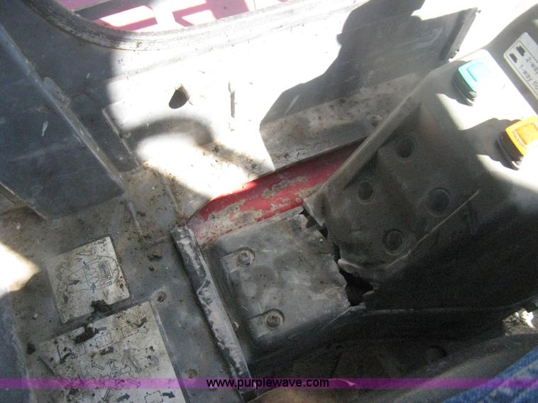 image for item H6444 2004 Takeuchi TL140 track skid steer