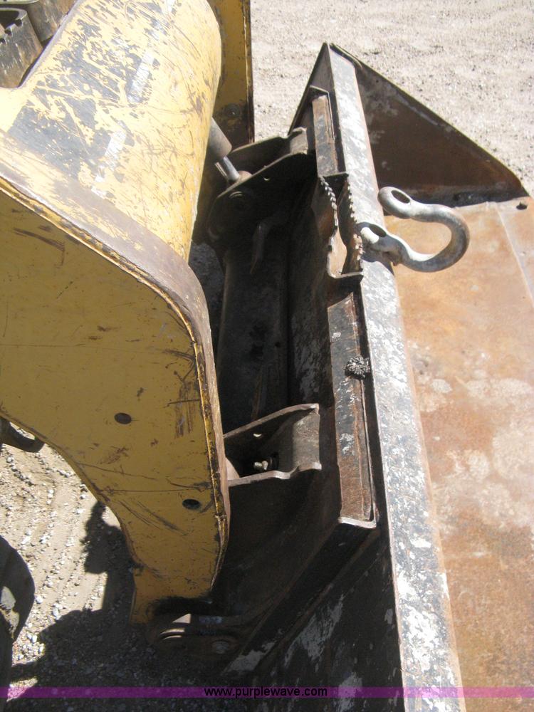 image for item H6446 2003 Caterpillar 257 track skid steer