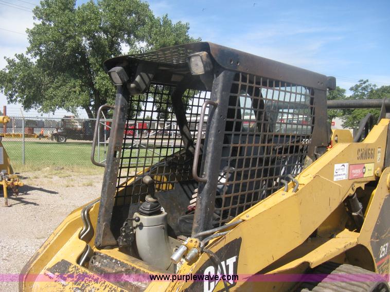 image for item H6446 2003 Caterpillar 257 track skid steer