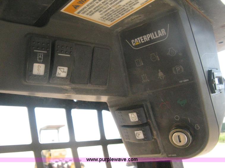 image for item H6446 2003 Caterpillar 257 track skid steer