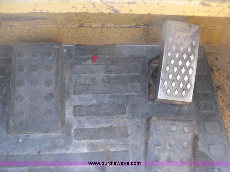 image for item H6446 2003 Caterpillar 257 track skid steer