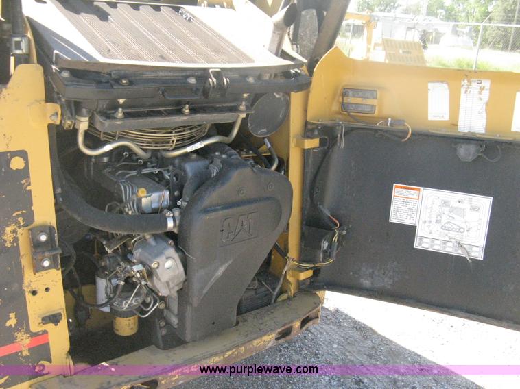 image for item H6446 2003 Caterpillar 257 track skid steer