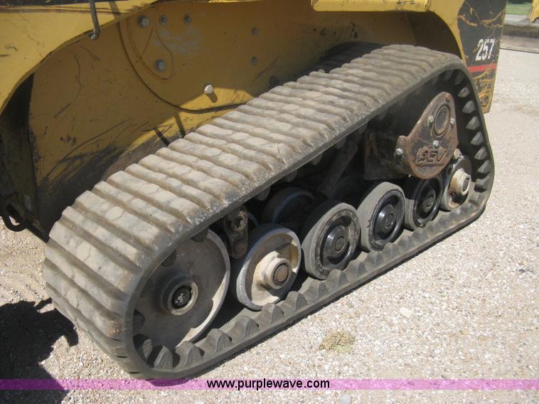 image for item H6446 2003 Caterpillar 257 track skid steer