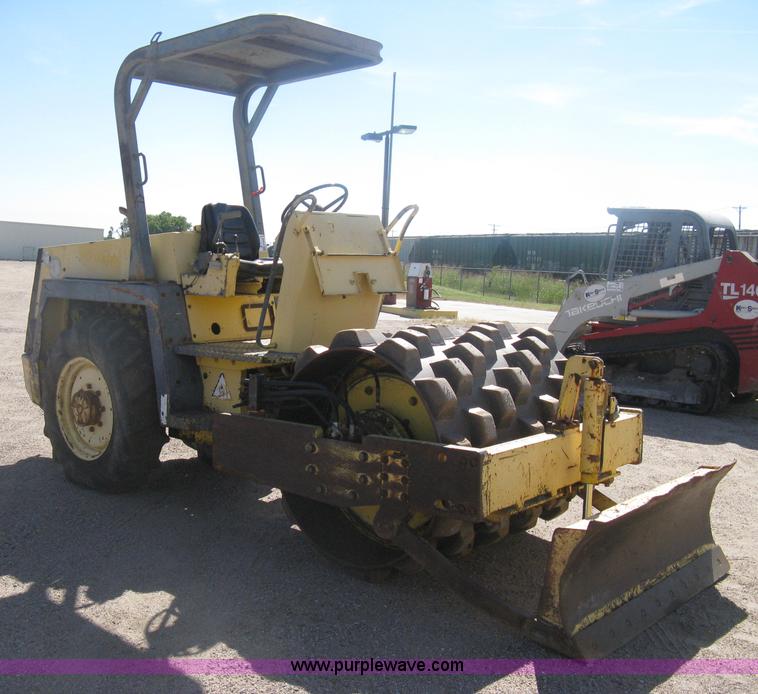 image for item H6448 1992 Bomag BW142 vibratory padfoot roller