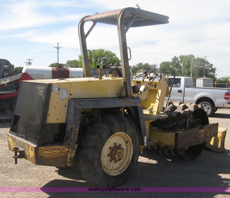 image for item H6448 1992 Bomag BW142 vibratory padfoot roller