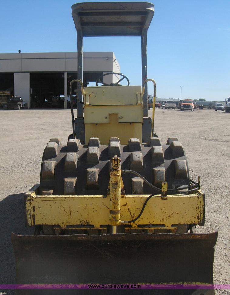 image for item H6448 1992 Bomag BW142 vibratory padfoot roller