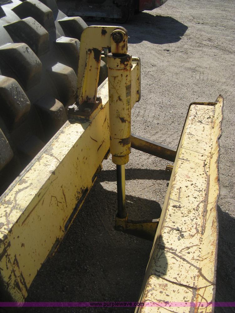 image for item H6448 1992 Bomag BW142 vibratory padfoot roller