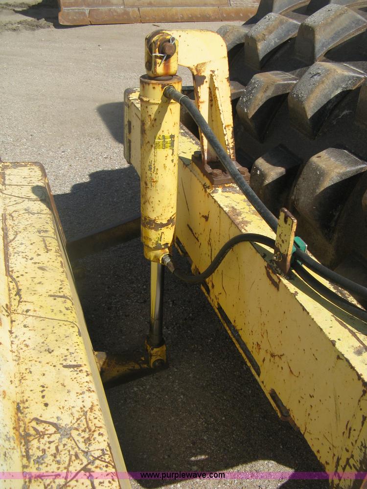 image for item H6448 1992 Bomag BW142 vibratory padfoot roller