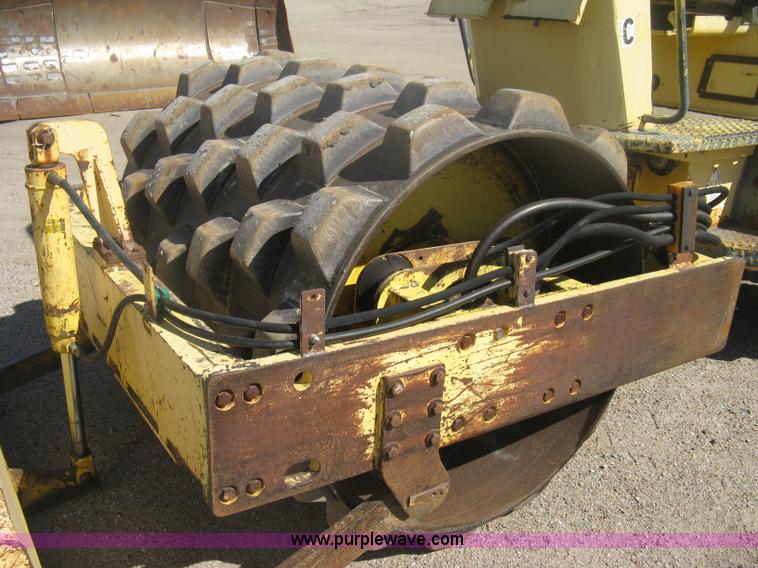 image for item H6448 1992 Bomag BW142 vibratory padfoot roller