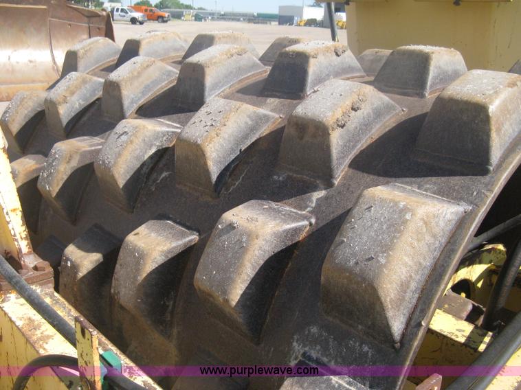 image for item H6448 1992 Bomag BW142 vibratory padfoot roller