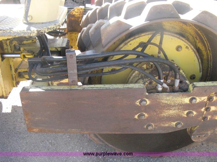 image for item H6448 1992 Bomag BW142 vibratory padfoot roller