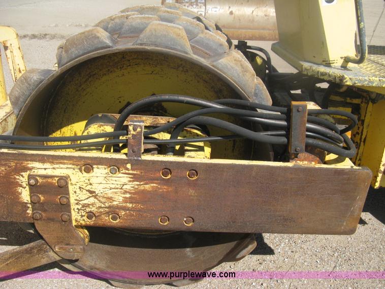 image for item H6448 1992 Bomag BW142 vibratory padfoot roller