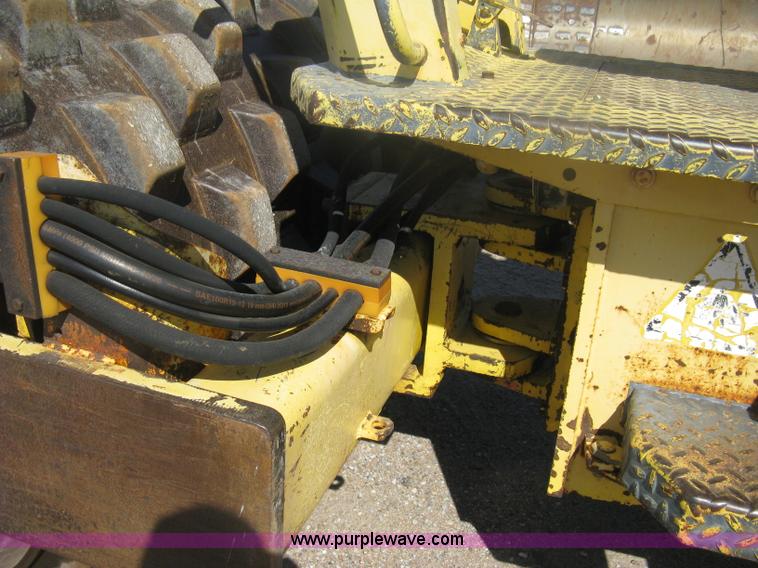image for item H6448 1992 Bomag BW142 vibratory padfoot roller