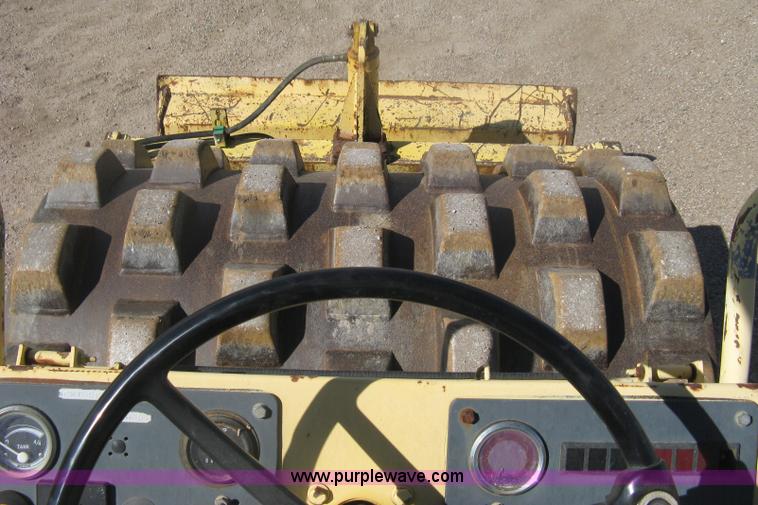 image for item H6448 1992 Bomag BW142 vibratory padfoot roller