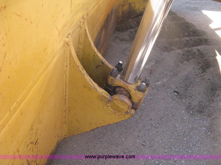 image for item H6450 1988 Caterpillar D8N dozer