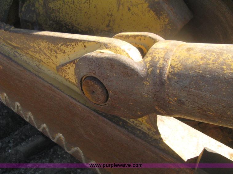 image for item H6450 1988 Caterpillar D8N dozer