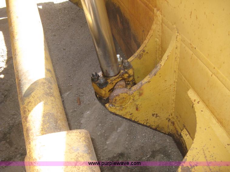 image for item H6450 1988 Caterpillar D8N dozer