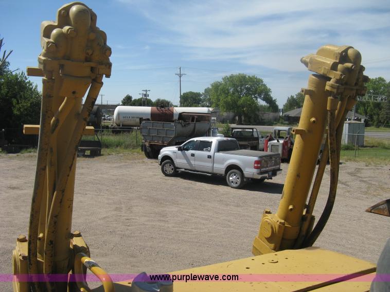 image for item H6450 1988 Caterpillar D8N dozer
