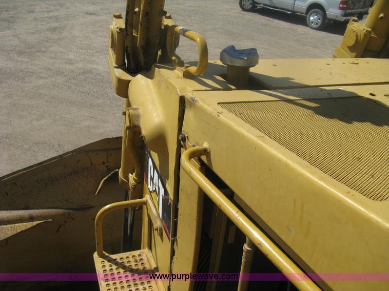 image for item H6450 1988 Caterpillar D8N dozer