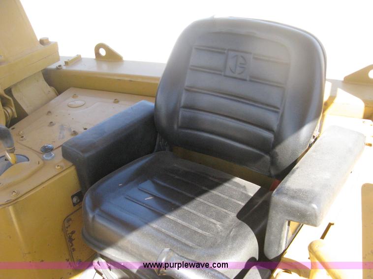 image for item H6450 1988 Caterpillar D8N dozer