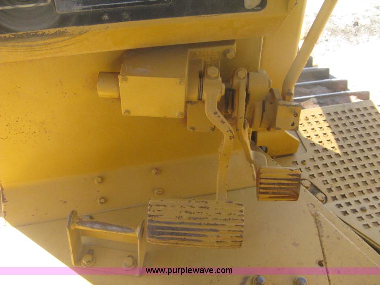 image for item H6450 1988 Caterpillar D8N dozer