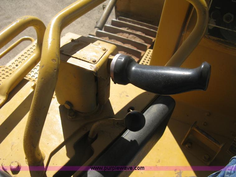 image for item H6450 1988 Caterpillar D8N dozer