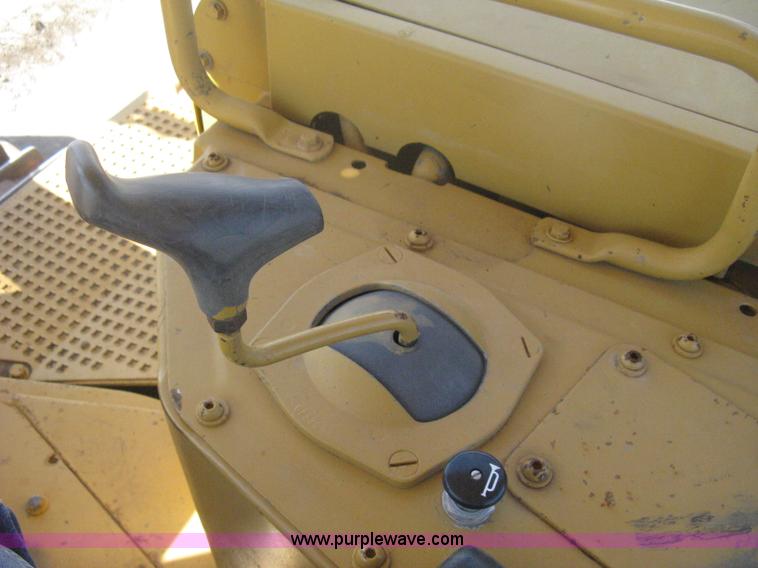 image for item H6450 1988 Caterpillar D8N dozer