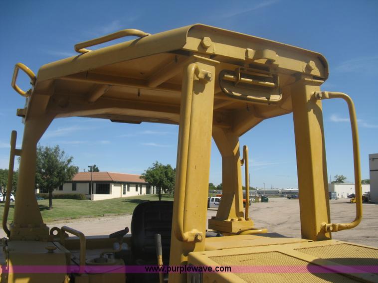 image for item H6450 1988 Caterpillar D8N dozer