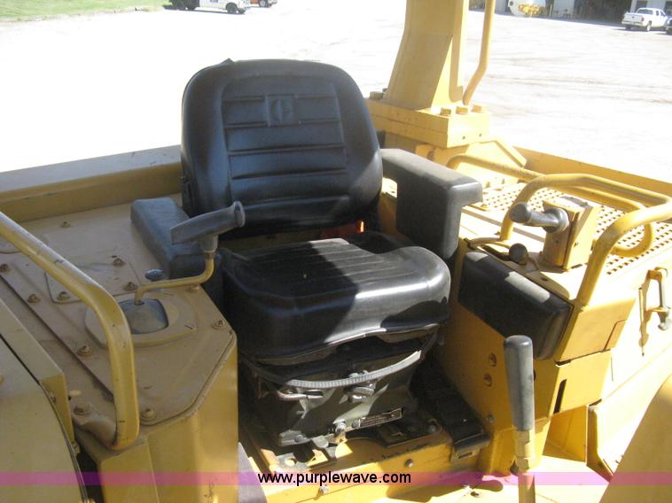 image for item H6450 1988 Caterpillar D8N dozer