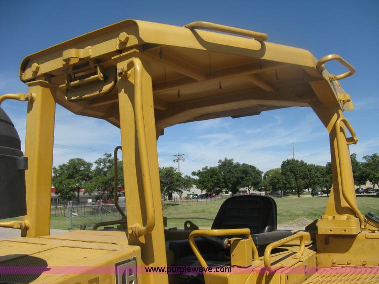 image for item H6450 1988 Caterpillar D8N dozer