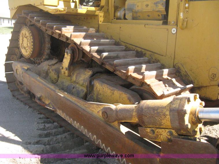 image for item H6450 1988 Caterpillar D8N dozer