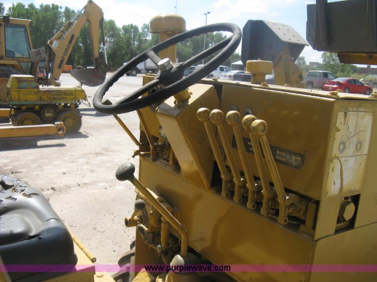image for item H6452 Vermeer M455 trencher