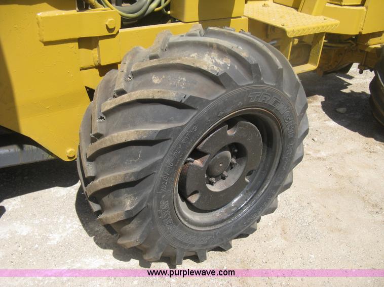 image for item H6452 Vermeer M455 trencher