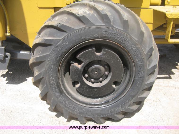 image for item H6452 Vermeer M455 trencher