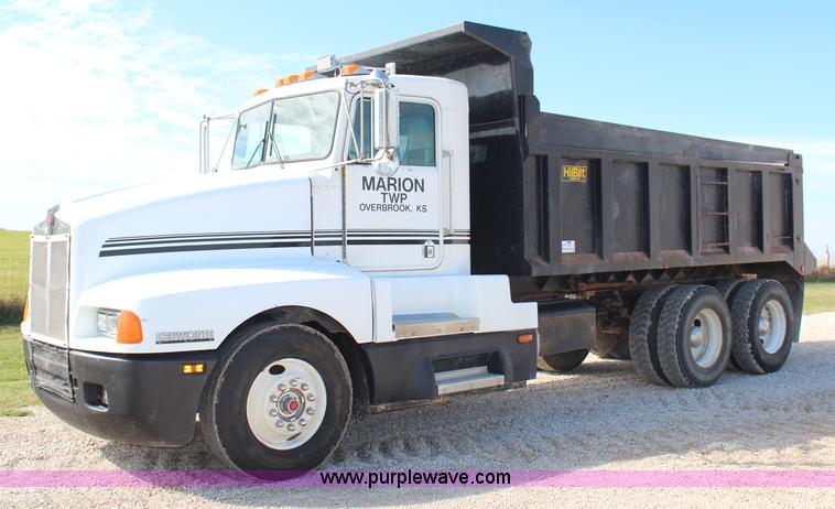 image for item H6831 1987 Kenworth T600A dump truck