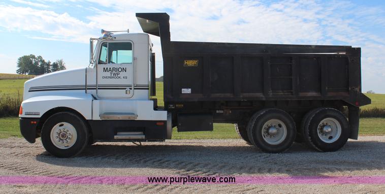 image for item H6831 1987 Kenworth T600A dump truck