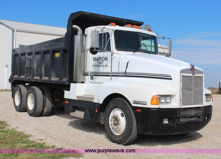 image for item H6831 1987 Kenworth T600A dump truck
