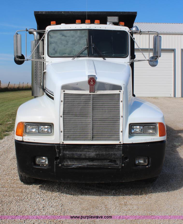 image for item H6831 1987 Kenworth T600A dump truck