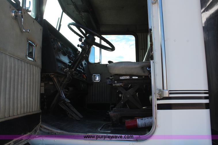 image for item H6831 1987 Kenworth T600A dump truck