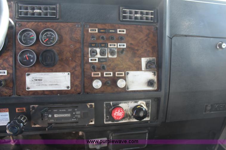 image for item H6831 1987 Kenworth T600A dump truck