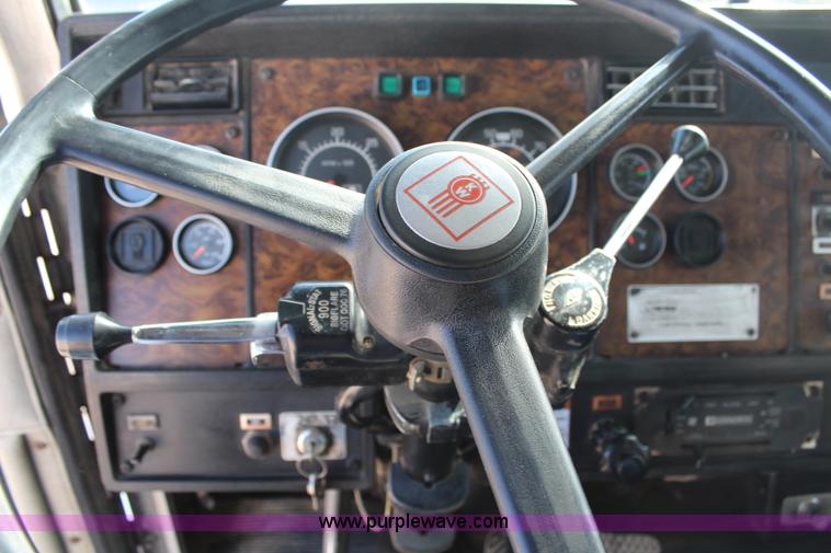 image for item H6831 1987 Kenworth T600A dump truck